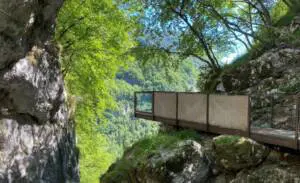 La Cascata di Brazzavalle a Valli del Pasubio: il Cubo di Vetro. 