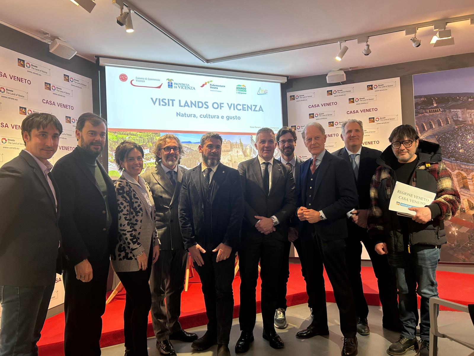 WhatsApp Image 2026-02-17 at 19.29.59 (1) (1) Cortina